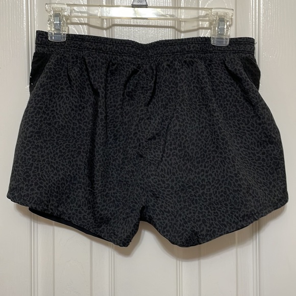 Juicy Couture Women's Perforated Run Short Size Small - Picture 3 of 8